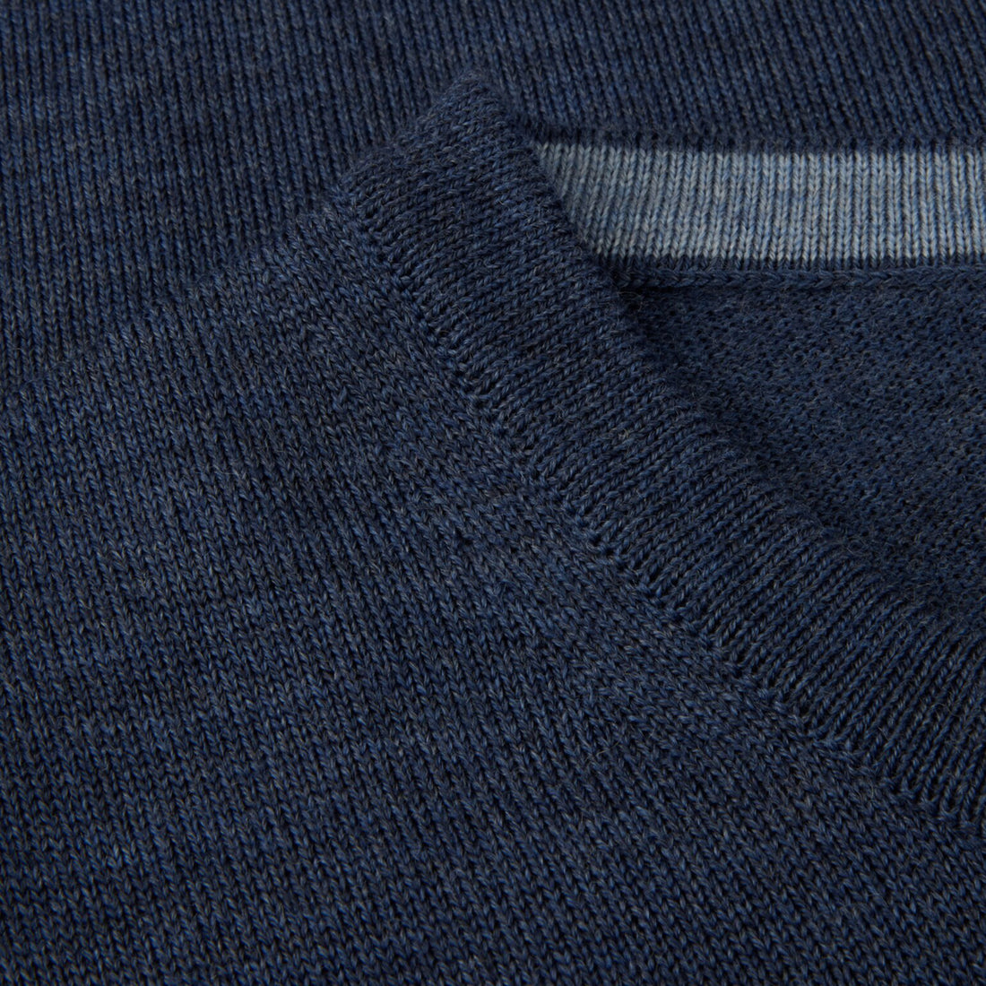 Pull col rond en laine mérinos bleu denim avec coudières - Stenströms