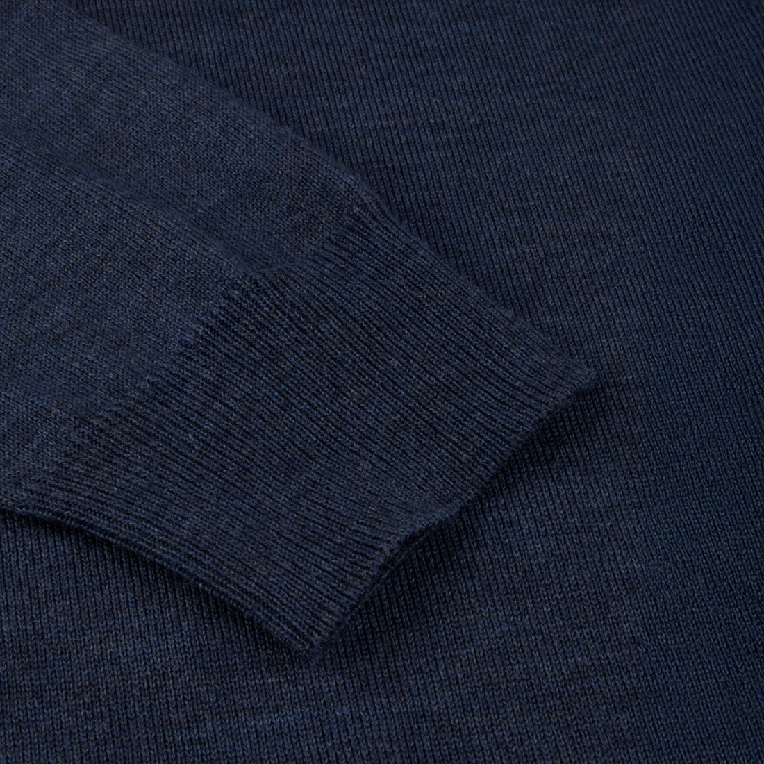 Pull col rond en laine mérinos bleu denim avec coudières - Stenströms